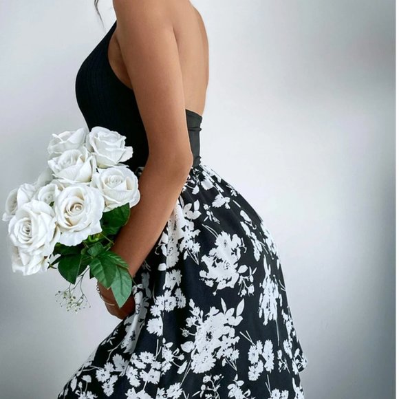 Floral Print Backless Halter Dress - Picture 4 of 6